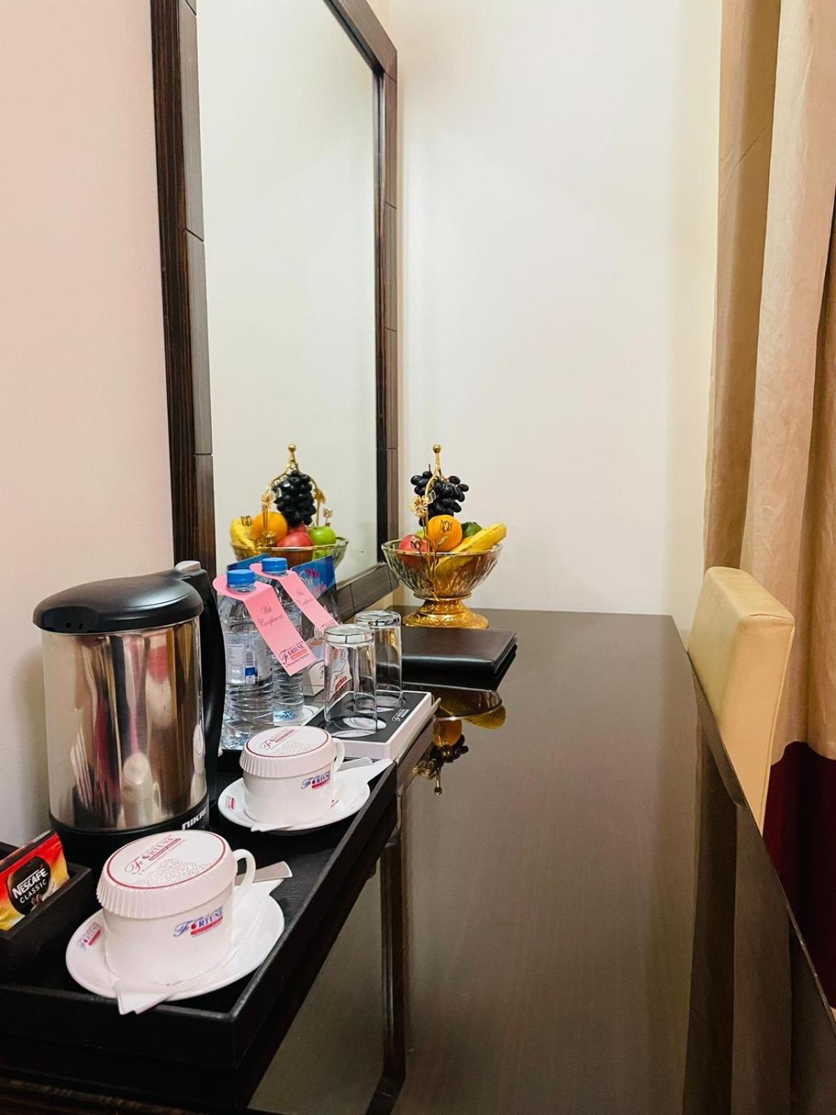 Fortune Hotel Deira Dubai Esterno foto